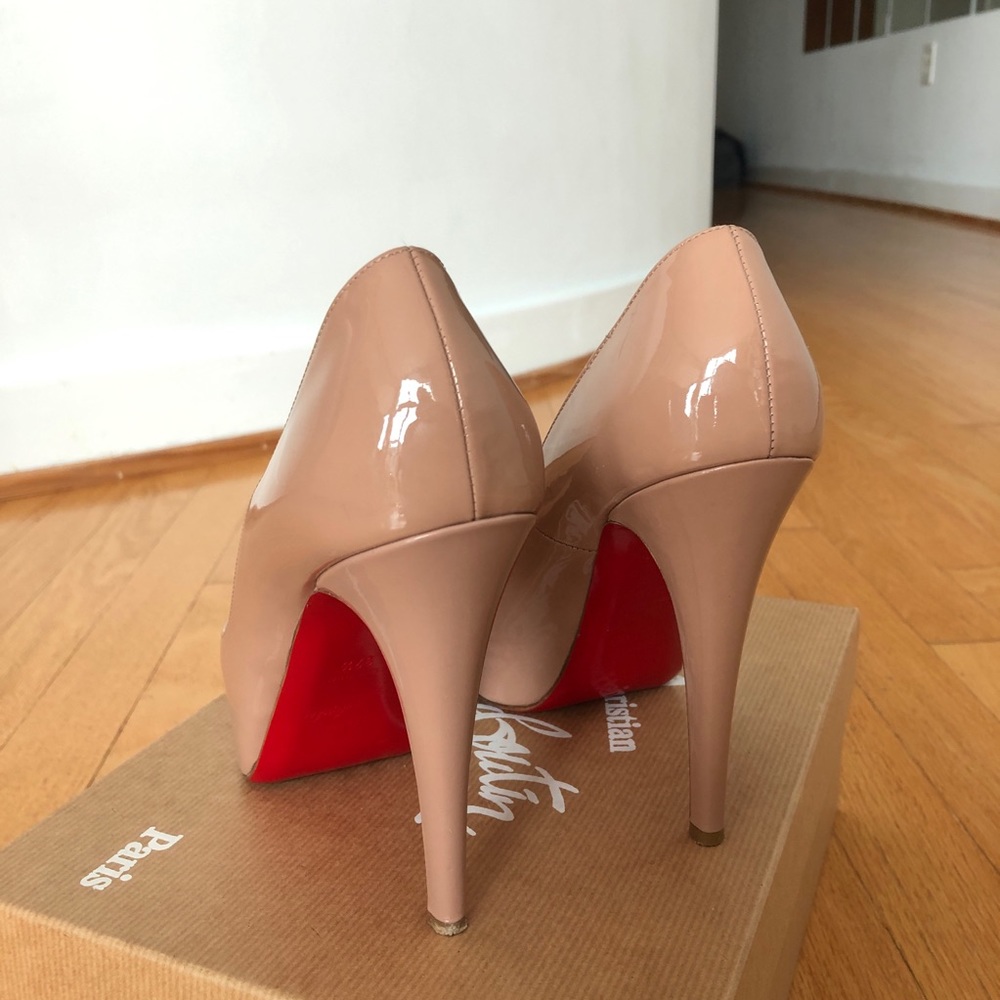 Christian Louboutin Nude Patent Leather Stiletto Pumps with Red Soles - Picture 8 of 15